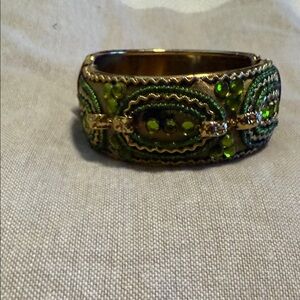Elegant Green and Gold Women's Bracelet